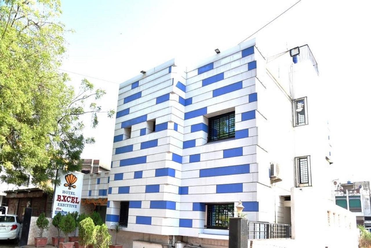 Hotel Excel Executive Amravati Exterior photo